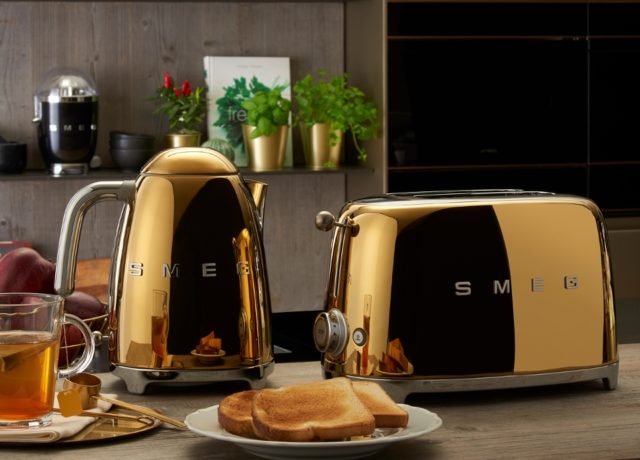 La bouilloire et le Toaster SMEG colori Or